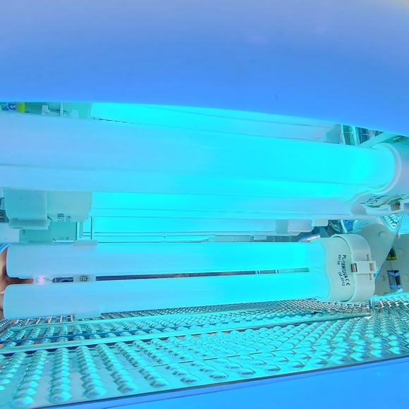 Thermal Spa UV Light Nail Dryer for Gel Nails - Picture 3 of 4